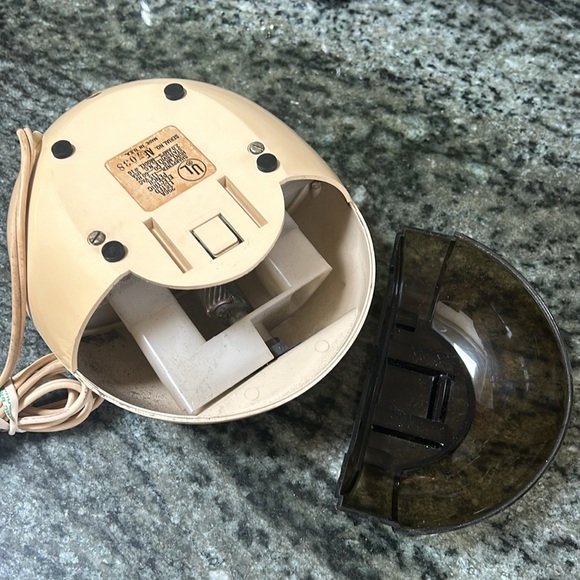 Vintage MCM Boston Egg Pencil Sharpener - Picture 5 of 13